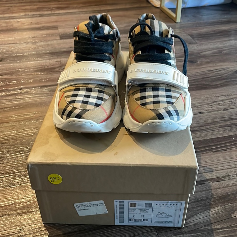 100% authentic Burberry vintage check cotton sneakers size 38(US 8)